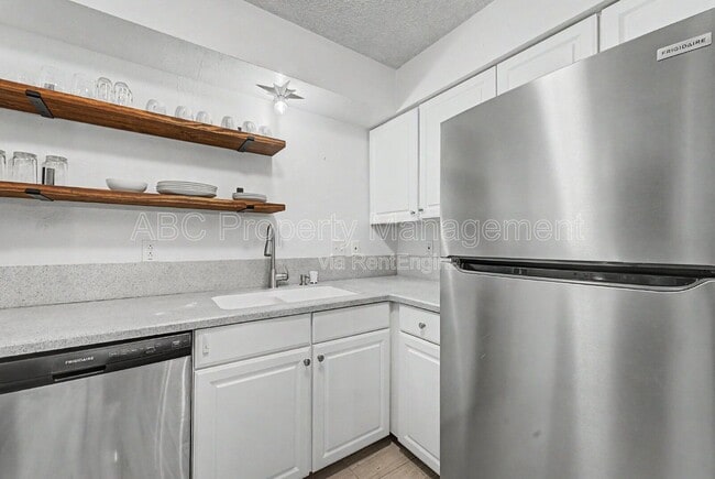 Photo - 2 William Ln
