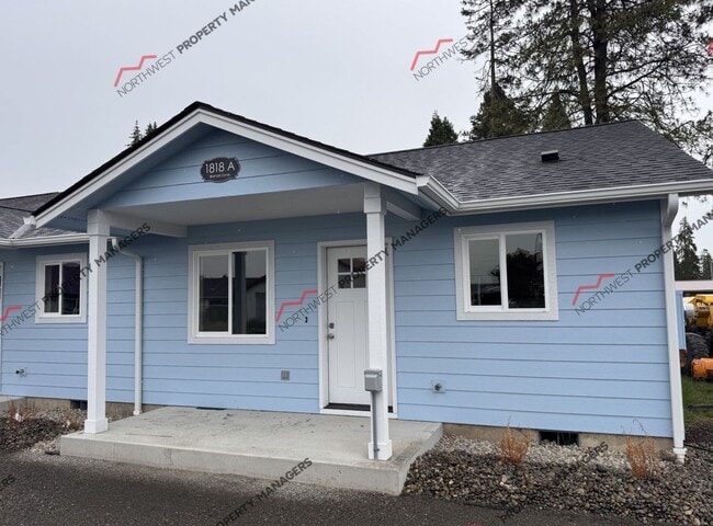 Building Photo - R120B Unit A
