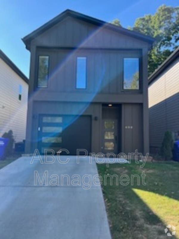 Building Photo - 608 W Maple St Rental
