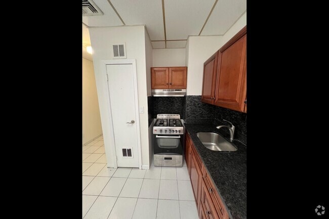 Building Photo - 308 Maple Ave Unit 1 Rental
