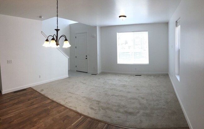 Photo - Pet Friendly Gorgeous Row End Townhome w 2...