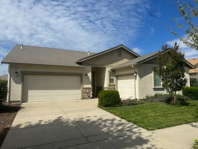 Building Photo - Spacious 4 Bed / 3 Bath Home with Large Covered Patio in Chico