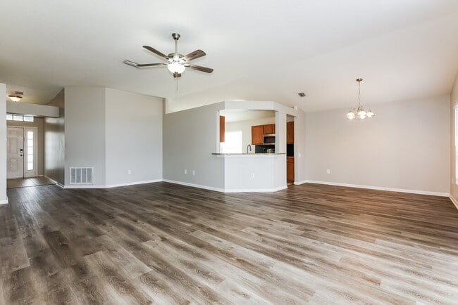 Photo - 1106 Summer Breeze Dr