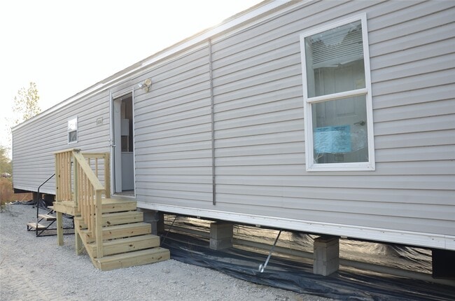 Building Photo - 725 County Rd 5007