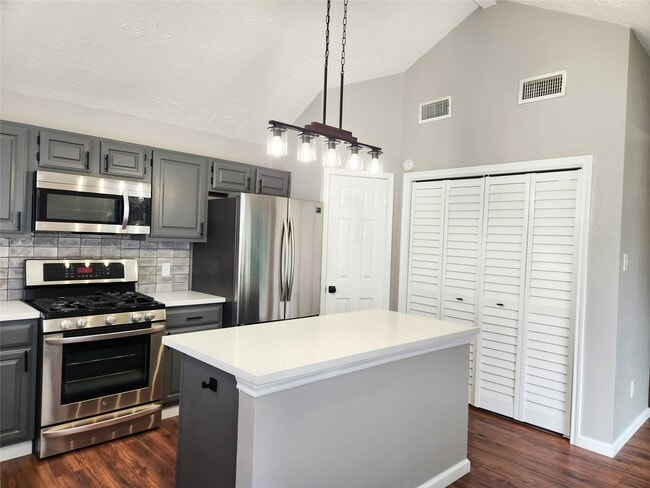 Photo - 2118 Creston Dr