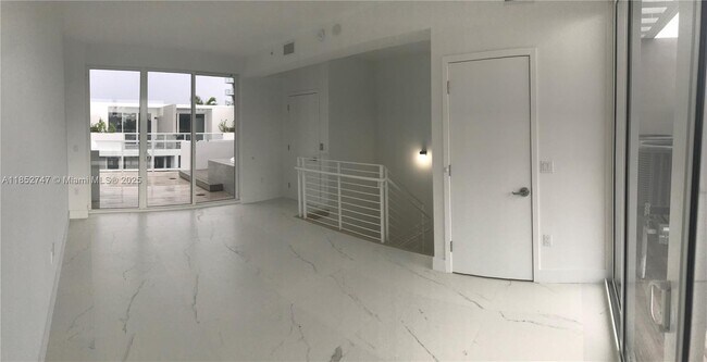 Photo - 1000 99th St