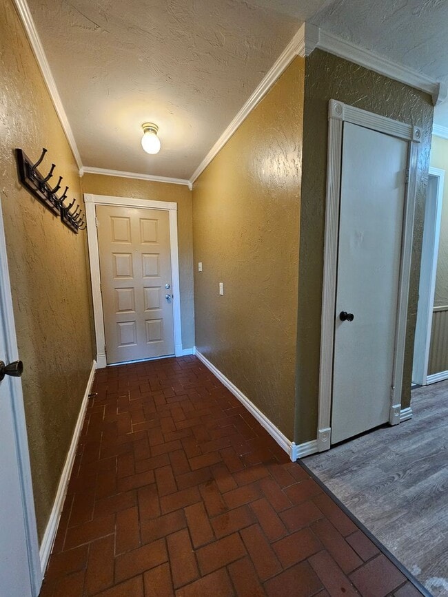 Photo - (3) Bed/(1.5) Bath Avail NOW! Pet Negotiable!
