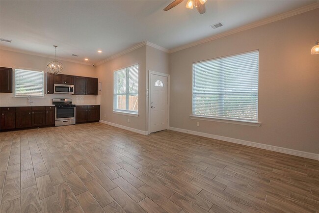 Building Photo - 3612 Anita St