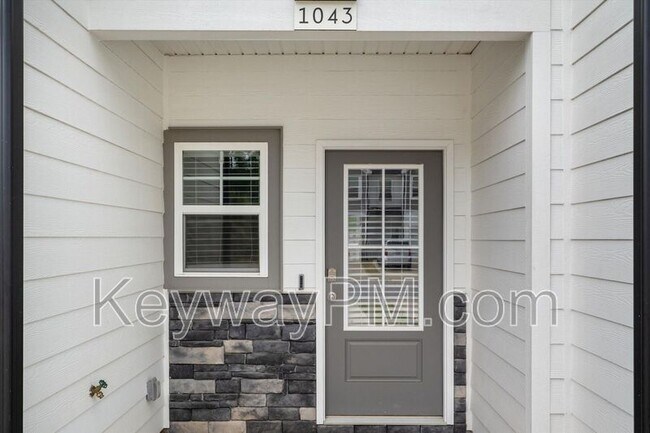 Photo - 1043 Linsmore Ave