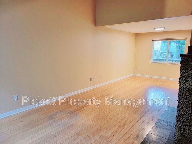 Photo - 1300 NW Slate Ln