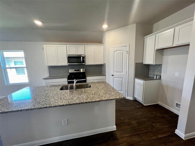 Photo - 316 Abbey Ln