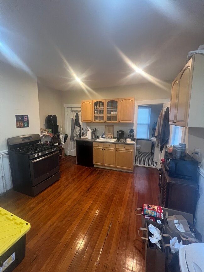 Building Photo - 353 Beacon St