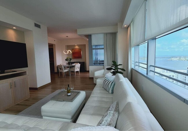 Building Photo - 1395 Brickell Ave Unit FL27-ID1328108P