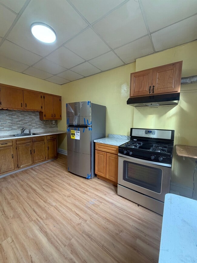 Building Photo - 141 67th St Unit 1