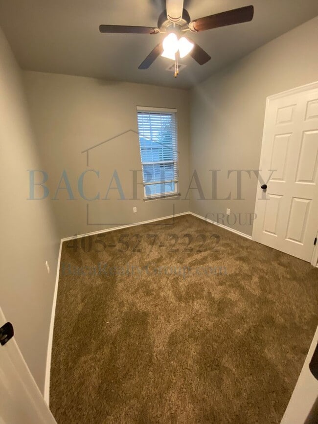 Photo - 3br 2ba duplex with 2 car garage!