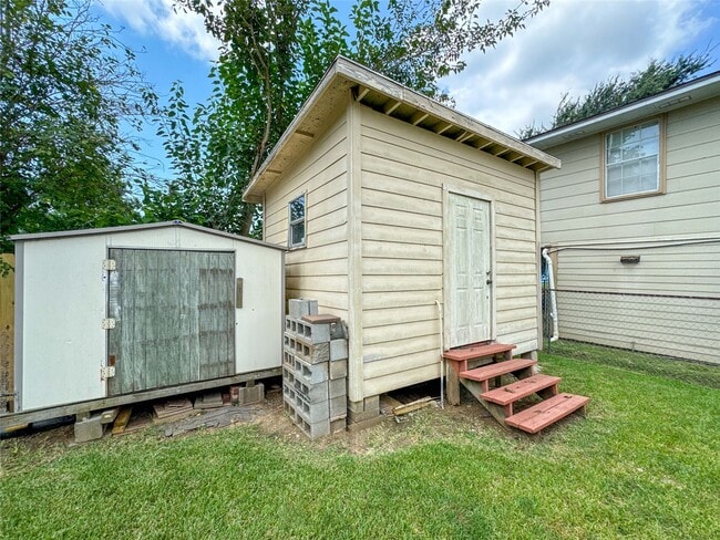 Building Photo - 4717 Heron St