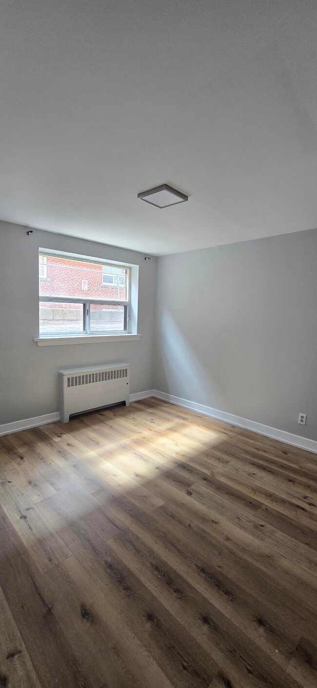 Building Photo - 1 Bedroom Apartment on the Kingsway Unit 1