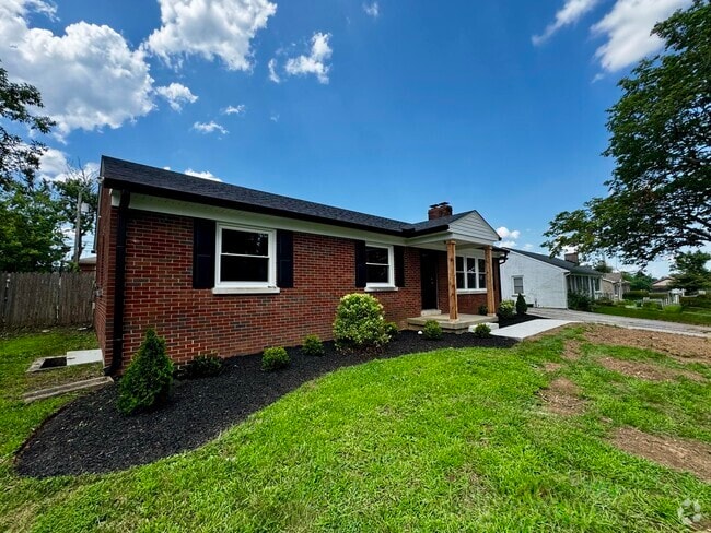 Building Photo - 1821 Blue Ridge Dr Rental