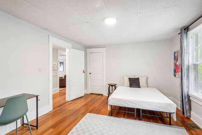 Photo - 606 Moreland Ave SE