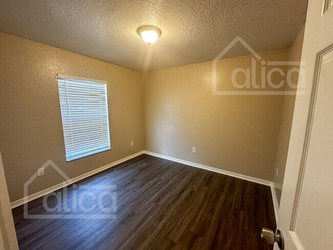 Photo - 1317 14th St S
