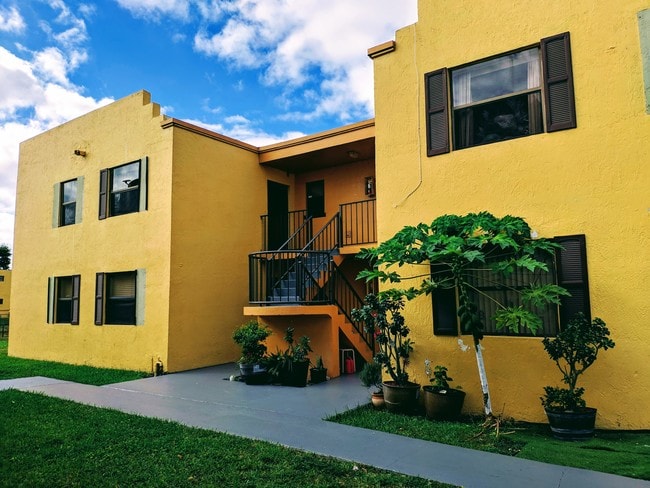 Building Photo - 646 NW 114th Ave Unit 204 Rental