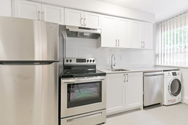 Photo - Bloor Yonge Tower Unit 00101