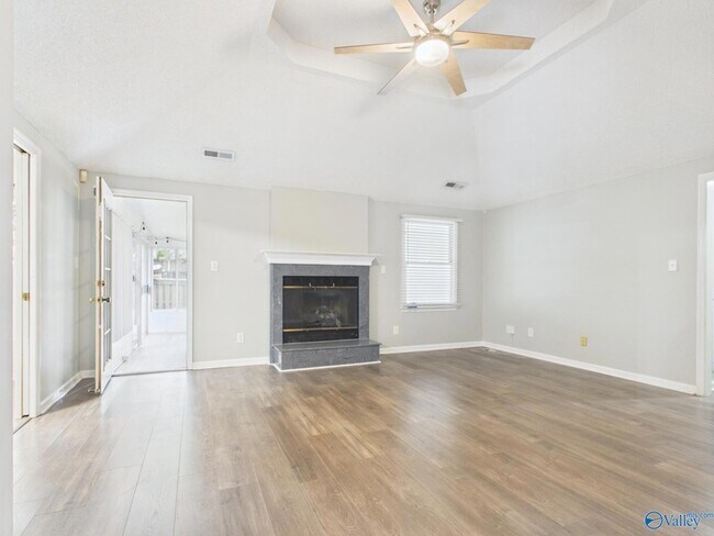 Photo - 102 Montrose Dr