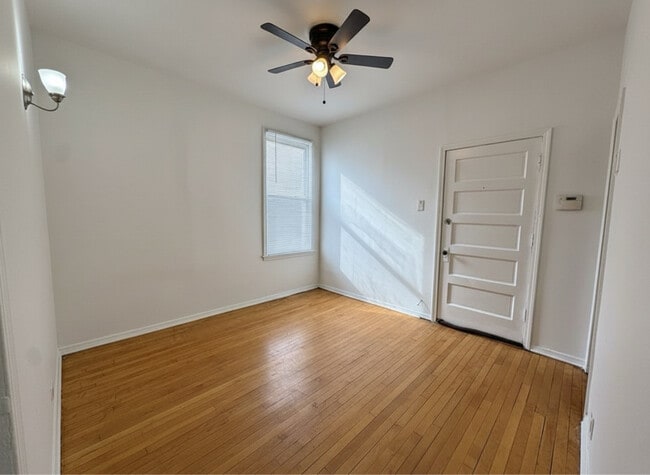 Photo - 2908 N Springfield Ave Unit 2R