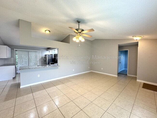Photo - 658 Elwood St