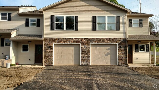 Building Photo - 304 Hollow Dr Rental