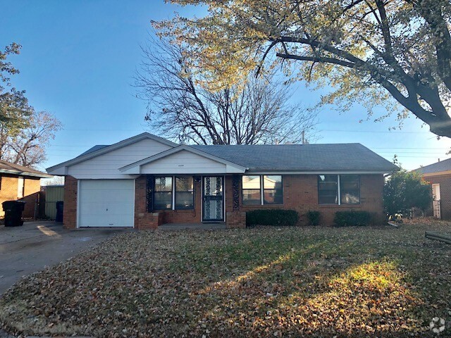 Building Photo - 3 Bed/1 Bath Mid-Century Ranch minutes fro... Rental