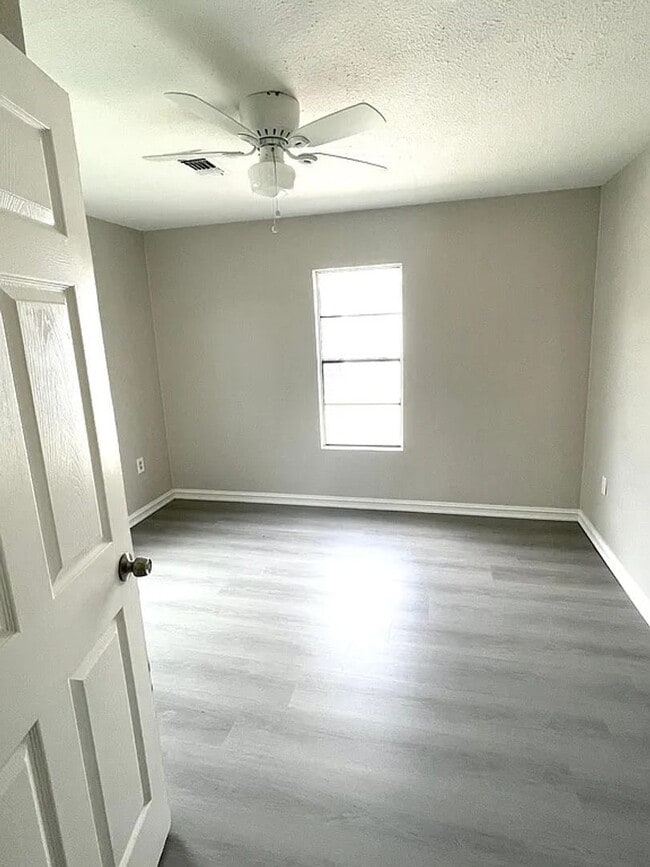 Photo - 1850 Hebert St