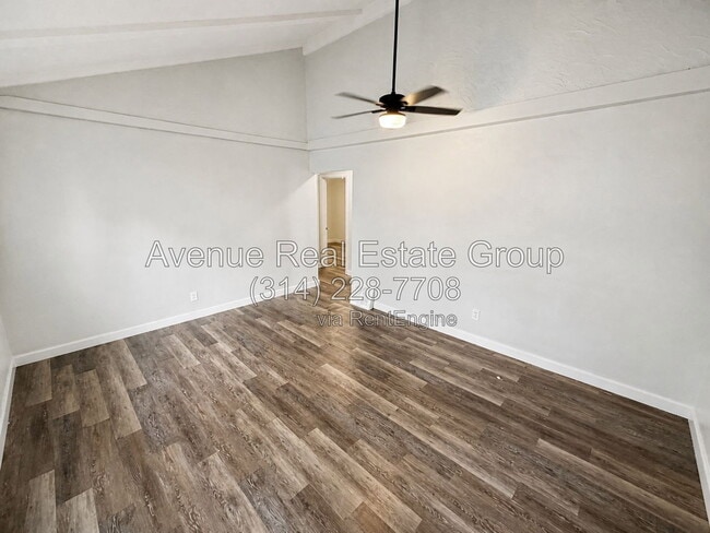 Photo - 830 Loekes Dr