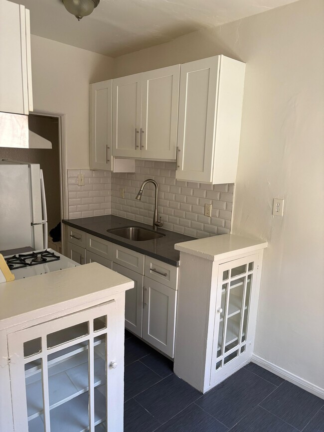 Photo - 1845 N Gramercy Pl Unit 107
