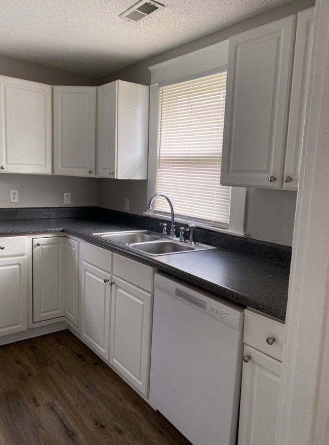 Photo - Updated 2 Bedroom Home Just Minutes from Downtown Chattanooga!