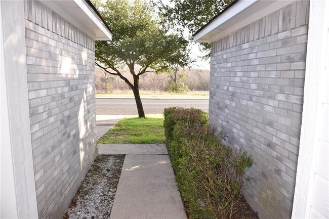 Photo - 1608 Southwestern Blvd