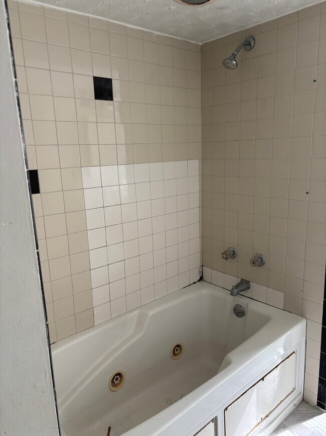 Photo - 404 Curtin Ave