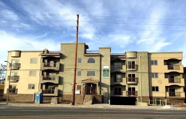 Building Photo - Devonshire Villas at Northridge