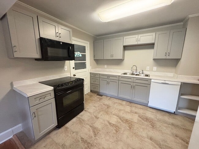 Photo - 3 Bedroom 1 Bath Home in Rosewood