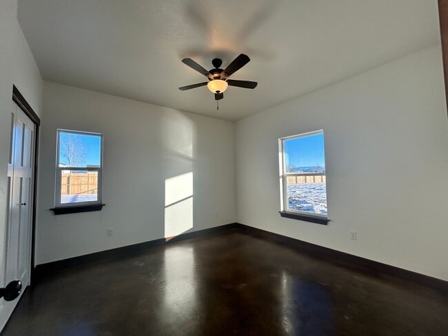 Photo - 487 Ashleigh Ln Unidad A