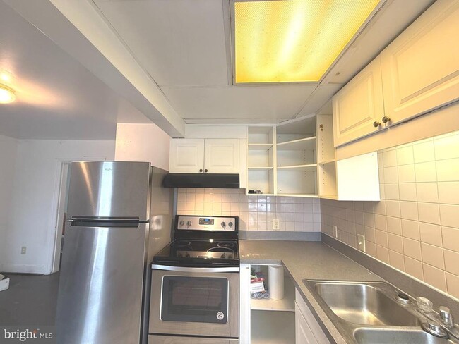 Building Photo - 703 2nd St Rental