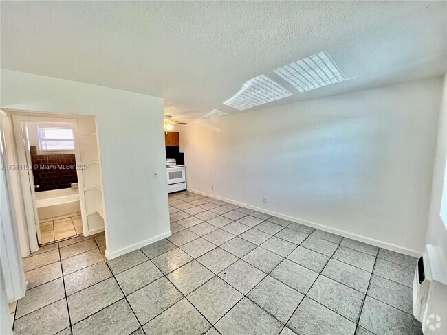 Building Photo - 701 NW 7th Ave Rental
