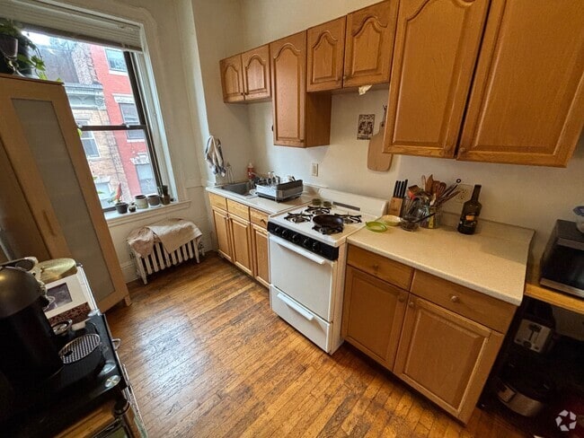 Building Photo - 10 Grove St Unit 7 Rental