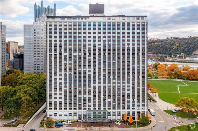 Building Photo - 320 Fort Duquesne Blvd Rental