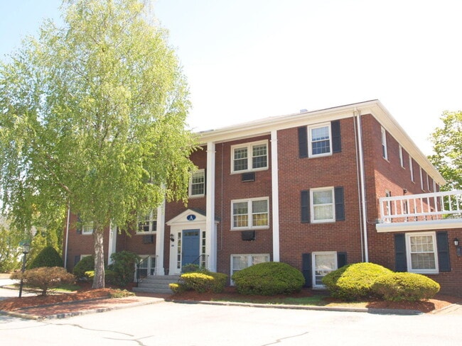 Building Photo - 17 Sinai Cir Unit C-12 Rental