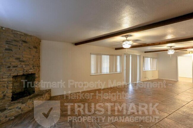 Photo - 101 Highland Oaks Dr House