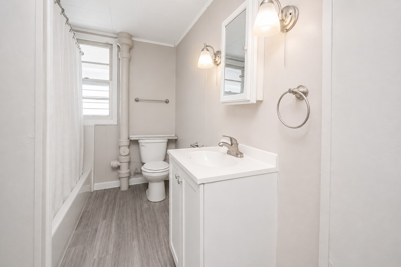 Photo - 1553 W 17th St Unidad 1553 1/2 W 17th St