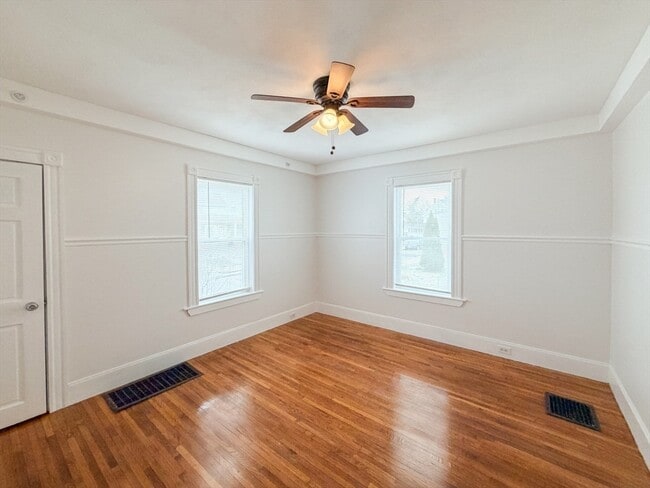 Photo - 102 Dysart St