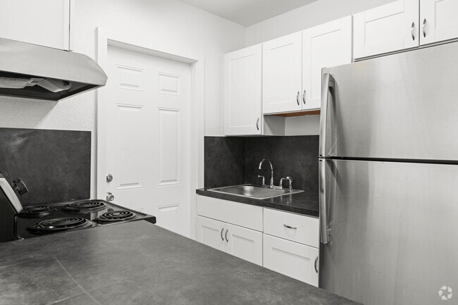 2 BR, 1 BA - 725SF - Kitchen