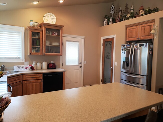 Photo - Fully Furnished Exquisite West-End Home! 650 Minimum Credit Score Required